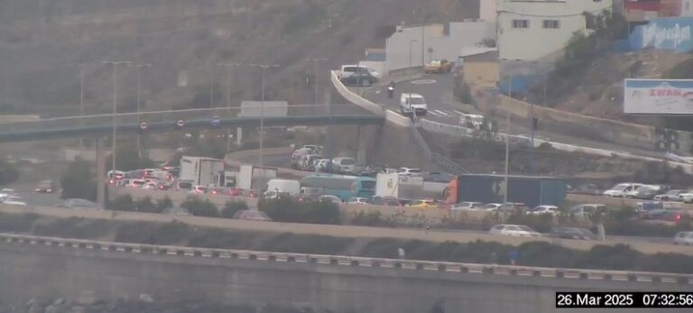 Importantes retenciones a primera hora en la salida de Las Palmas de Gran Canaria en la GC-1 hacia el sur
