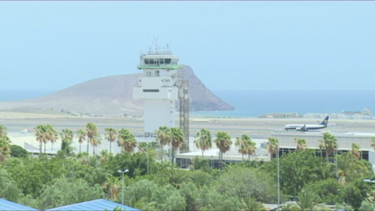 El viento cruzado en el aeropuerto Tenerife Sur deja algunas incidencias en vuelos