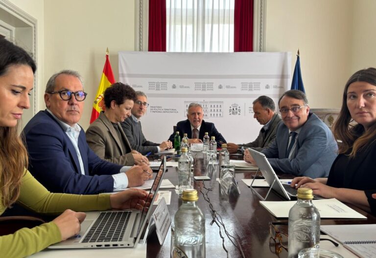 Torres se reúne con todos los delegados del Gobierno para hablar del decreto de distribución de menores migrantes