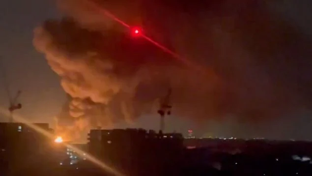 Cerrado el aeropuerto de Heathrow de Londres por un incendio en una estación eléctrica