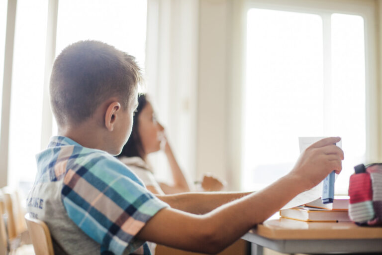 El 7% de los menores en Canarias carecen de ropa nueva