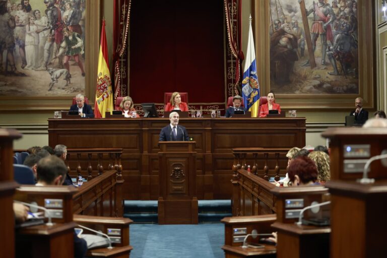 Clavijo sobre la migración: «Canarias se encuentra en una situación de emergencia y abandono»