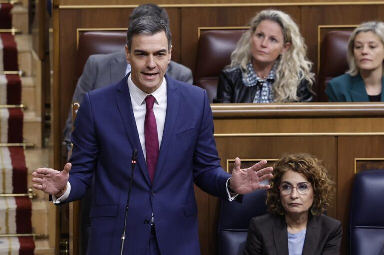 Sánchez advierte de que la amenaza no es la inmigración sino «la ultraderecha y su sucursal Vox»