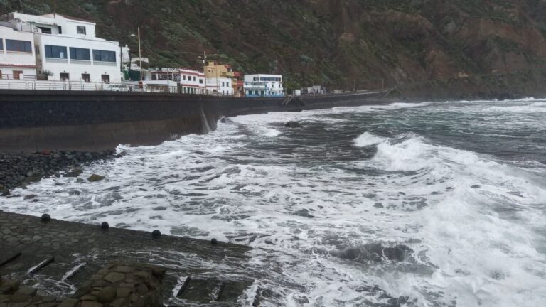El Gobierno de Canarias activa la prealerta por fenómenos costeros