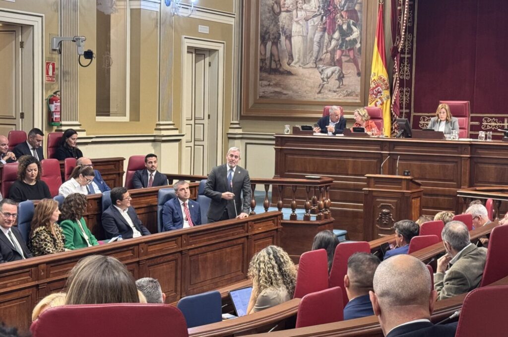 Durante tres jornadas los grupos parlamentarios debatirán sobre los asuntos de interés en Canarias / Parlamento de Canarias