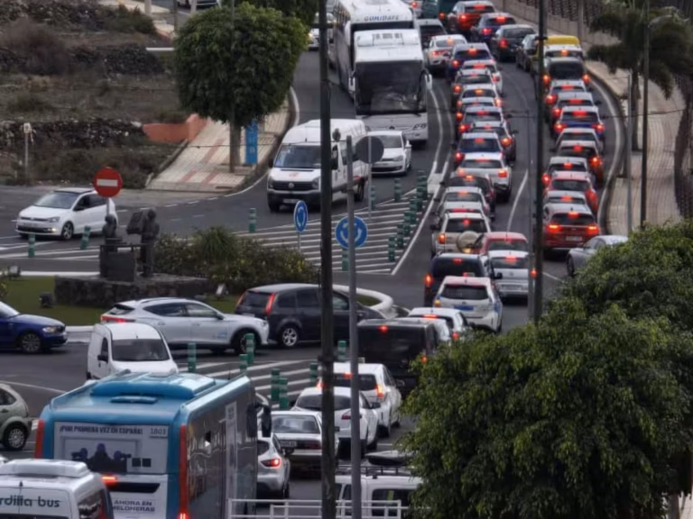 Un atasco de hasta seis horas y 30 kilómetros el de este viernes en Gran Canaria