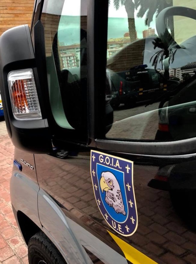 Un conductor ebrio choca contra varios vehículos aparcados en Las Palmas de Gran Canaria