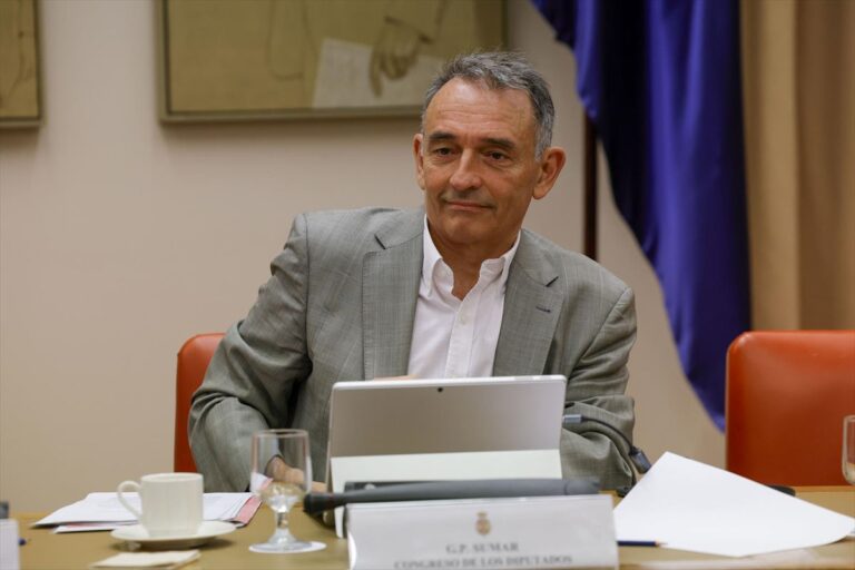 Enrique Santiago culpa al PP de bloquear la distribución de los menores migrantes