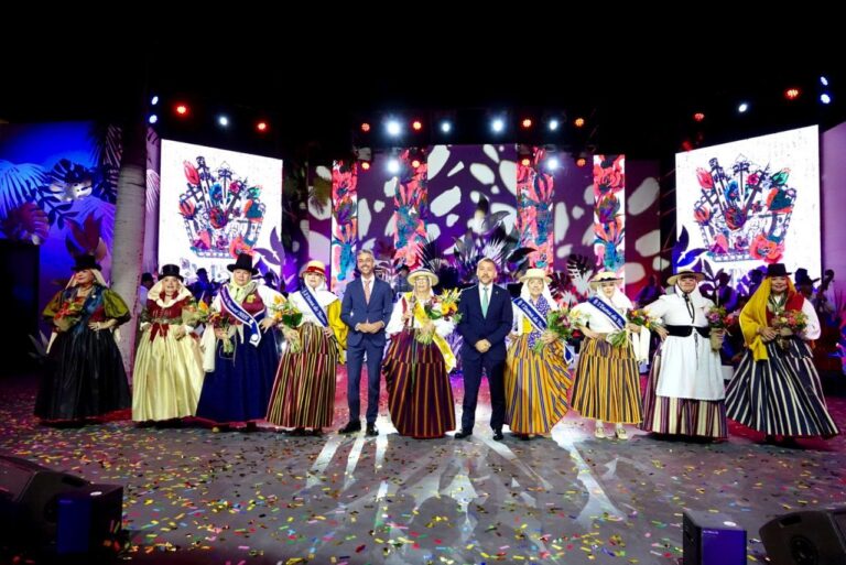 Luisa Rodríguez, primera Reina de los Mayores de las Fiestas de Mayo de Santa Cruz 2025