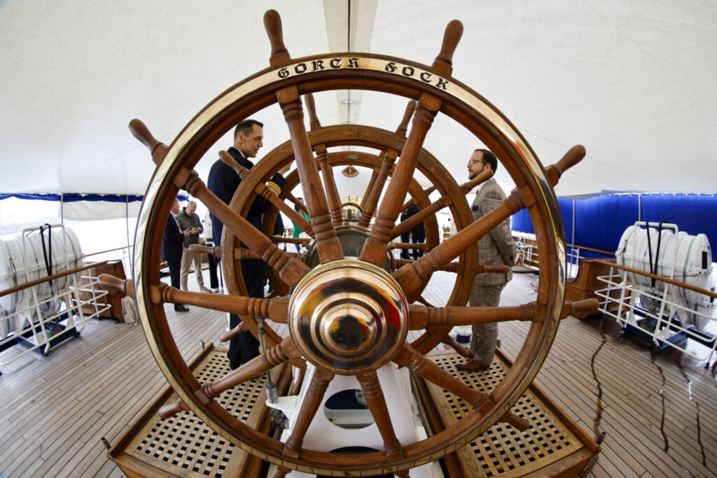 El buque escuela 'Gorch Fock' recala en Las Palmas de Gran Canaria. El capitán del Gorch Fock, Elmar Bornkessel durante el encuentro con los medios. EFE/ Elvira Urquijo A.