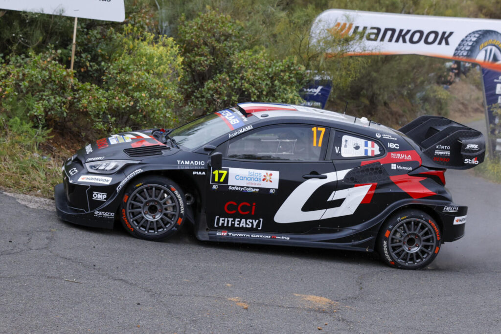 GRAFCAN8248. VALSEQUILLO (GRAN CANARIA), 25/04/2025.- Los pilotos Sebastien Oger y Vicent Landais, del equipo Toyota Gazoo Racing WRT, durante el primer tramo Valsequillo-Telde del Rally Islas Canarias, que se estrena en el Campeonato del Mundo como Rally de España. EFE/ Elvira Urquijo A.