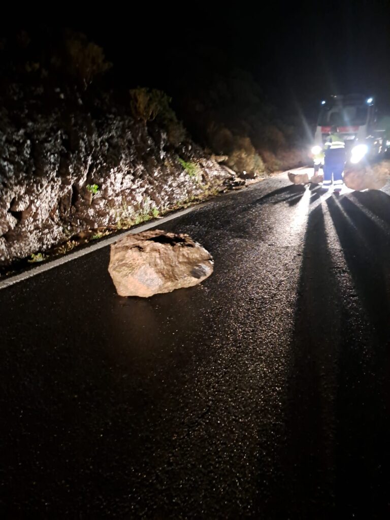 Todas las fotos que deja la Borrasca Olivier en Canarias. Imagen de la carretera que va de Agaete a La Aldea, en Gran Canaria. 