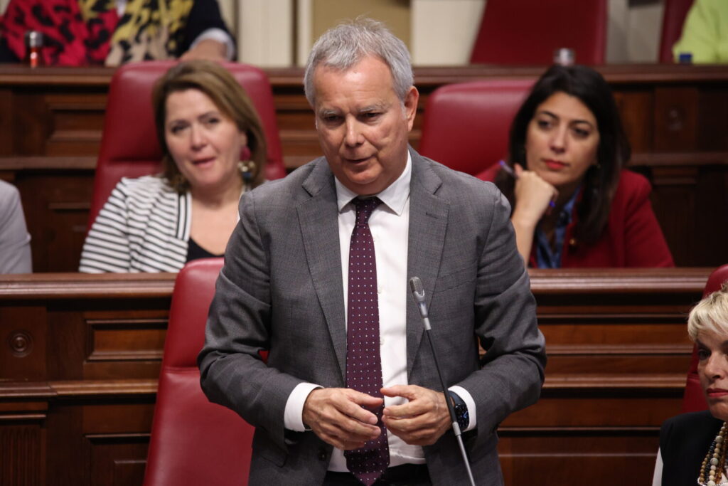 Clavijo denuncia el incumplimiento con los menores migrantes solicitantes de asilo