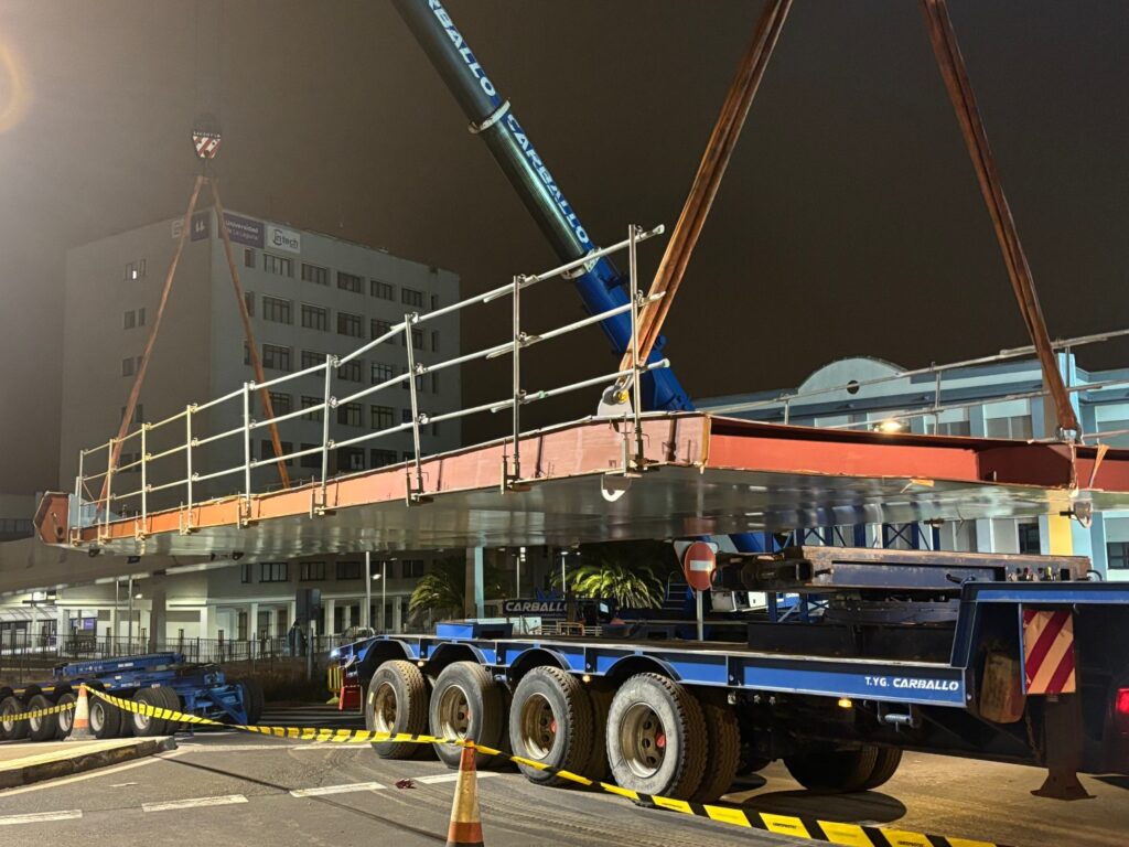 Se instala el módulo de conexión de la Pasarela del Padre Anchieta y la Avenida de la Trinidad. Conexión de la Pasareal de Padre Anchieta con la Avenida de la Trinidad/ Cabildo de Tenerife.