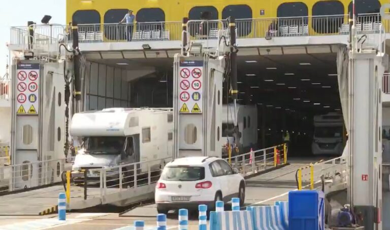 Más de 14.000 operaciones aéreas y más conexiones marítimas para Semana Santa