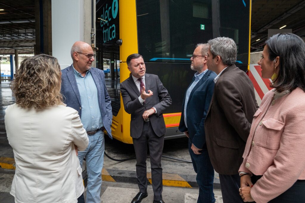 Guaguas Municipales instala nuevos puntos de recarga para sus vehículos. Presentación de los nuevos cuatro puntos de recarga de Guaguas Municipales/ Guaguas Municipales.