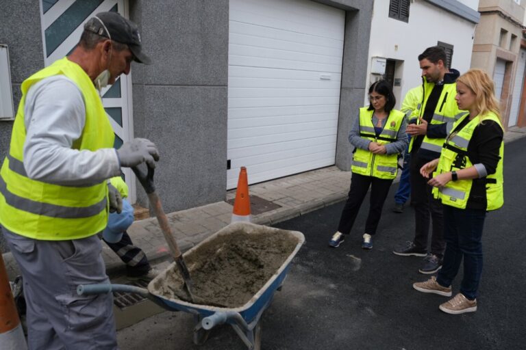 Las Palmas de Gran Canaria ultima los trabajos de asfaltado en varios barrios