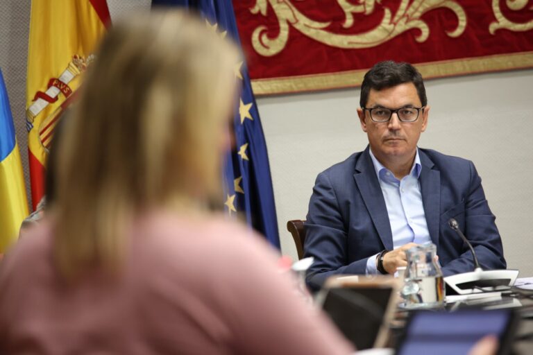 El Ejecutivo canario impulsa la colaboración con los ayuntamientos en materia de vivienda