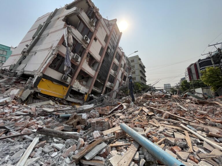 El número de fallecidos por el terremoto en Birmania aumenta a 2.700