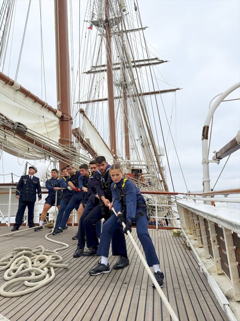 La princesa Leonor durante uno de los ejercicios a bordo del Juan Sebastián de Elcano / Casa Real