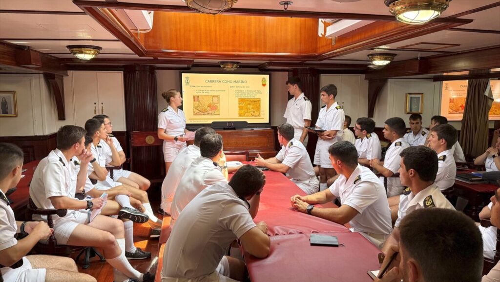 Muchas horas de formación durante la travesía del Juan Sebastián Elcano / Casa Real
