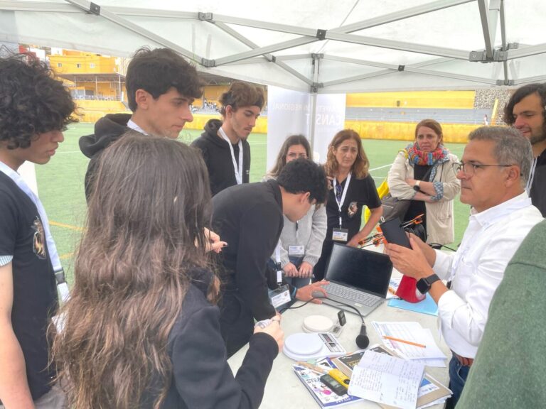 Un centenar de estudiantes participan en la 5º edición de CanSat