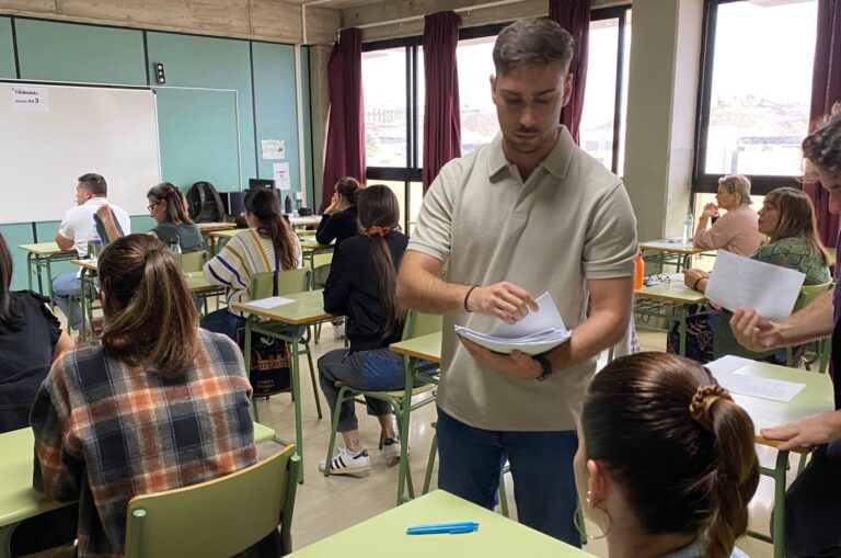 Los sindicatos denuncian que cientos de interinos en Canarias se han quedado sin plaza