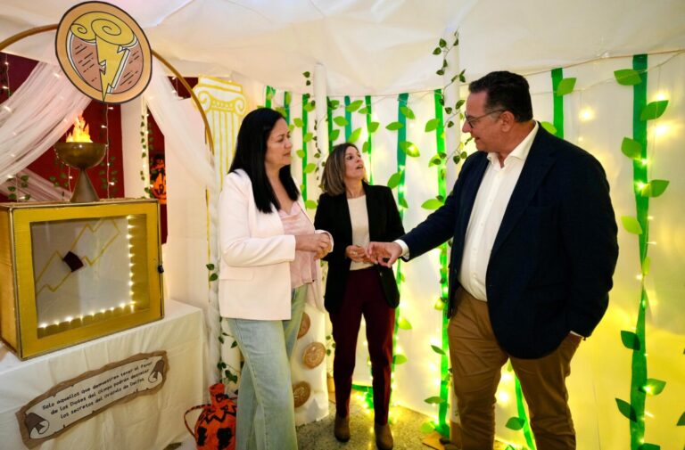 Poli Suárez apela al refuerzo de la labor docente en Canarias