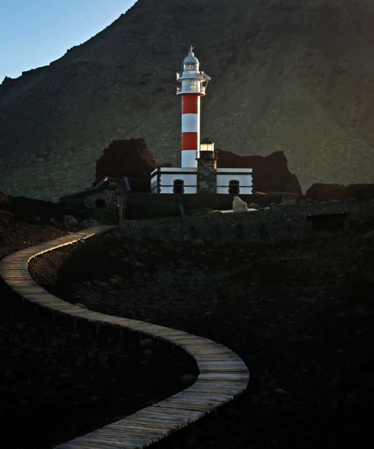 Regulan el acceso al Faro de Teno, en Tenerife, durante las obras de mejora