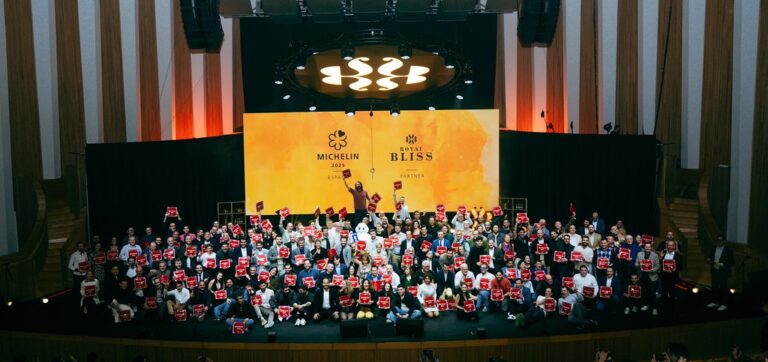 Royal Bliss entrega las placas de los “Restaurantes Recomendados” en la Guía MICHELIN España 2025