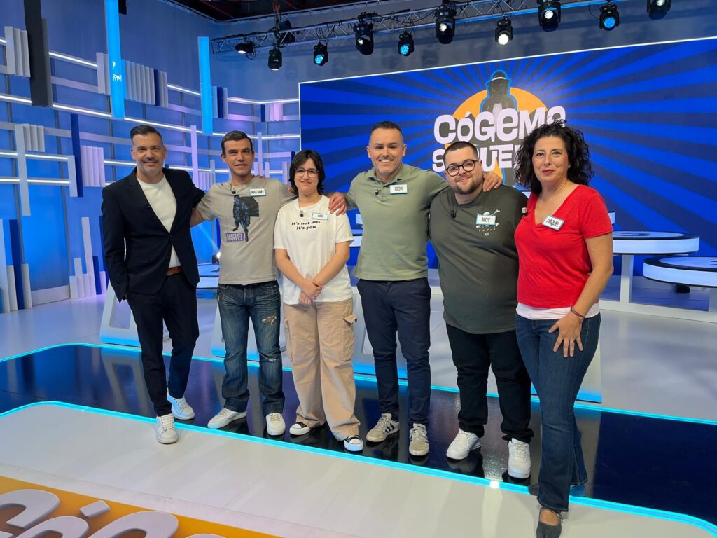 De izquierda a derecha: Dani Calero, Artamy, Ari, Igor, Moi y Raquel.
