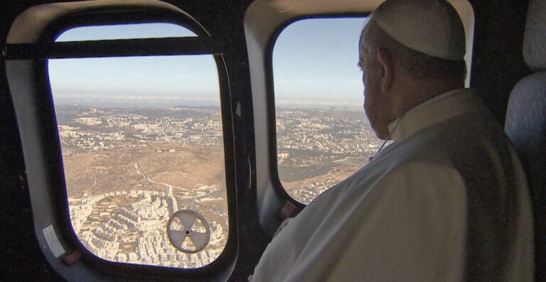 ‘In viaggio: Viajando con el papa Francisco’, un retrato íntimo de Jorge Bergoglio