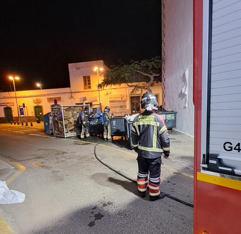 Extinguido un incendio en un contenedor y una papelera en Arrecife