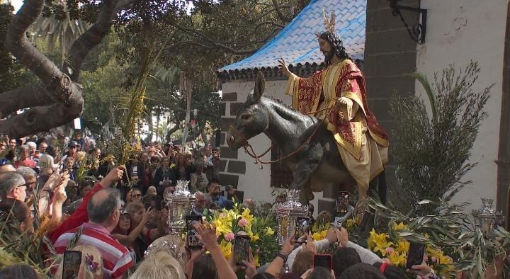 Las Palmas de Gran Canaria celebra la procesión de La Burrita