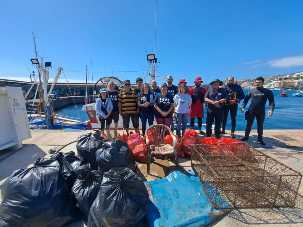 Se retiran 200 k de residuos del muelle de Candelaria. Limpieza del Muelle Pesquero de Candelaria 2025/ Ayuntamiento de Candelaria.