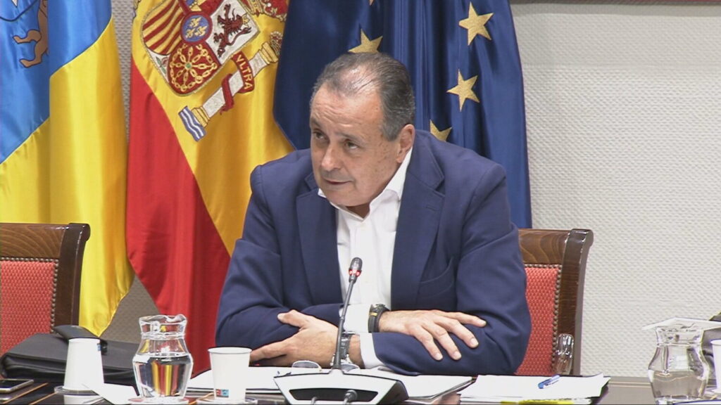 Caso Mascarillas: El exconsejero de Sanidad del Gobierno de Canarias, Blas Trujillo, comparece en la comisión de investigación por la compra de material sanitario en la pandemia. Imagen RTVC