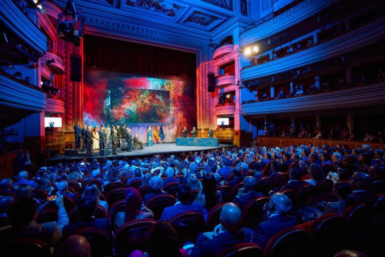 El Gobierno otorga catorce Medallas de Oro de Canarias en 2025