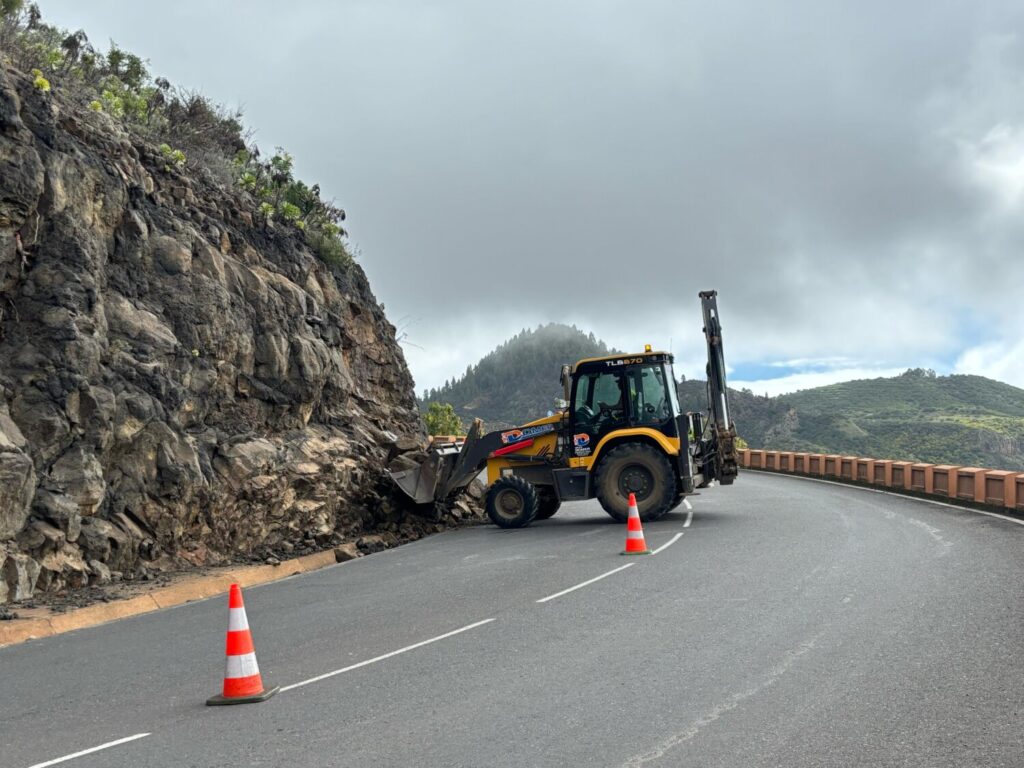 Trabajos en el Mirador de Santiago del Teide/ Lorenza de Vera.