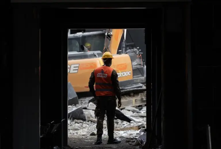 Los trabajos de rescate se reducen al mínimo en la colapsada discoteca de Santo Domingo