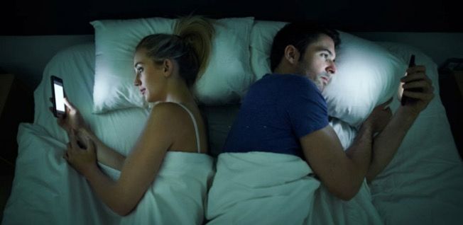 El espacio de la Radio Canaria, explora el impacto de la sobreexposición digital en las parejas y sus consecuencias