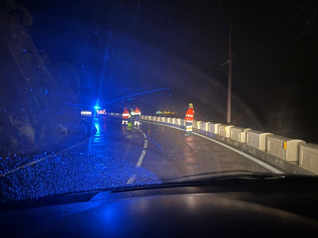 Trabajos en las carreteras de Tenerife por los desprendimientos/ CECOPAL Tenerife.