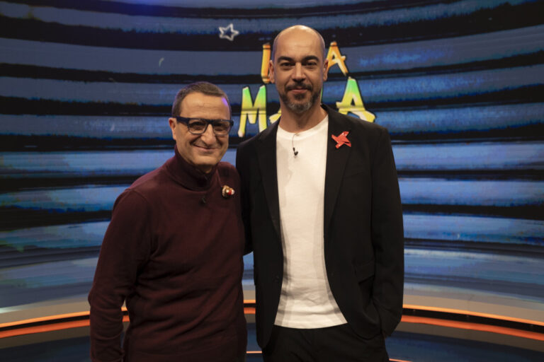 El presentador Roberto Kamphoff pasa este domingo por ‘Una mala noche’