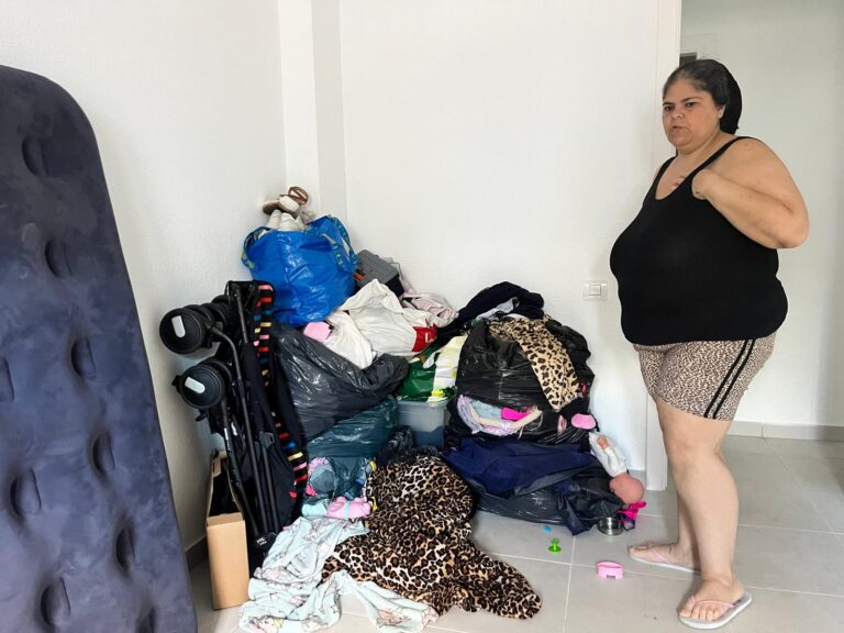 Una madre de cinco hijos pide ayuda para amueblar su casa: «No tenemos nevera ni una cama donde dormir»