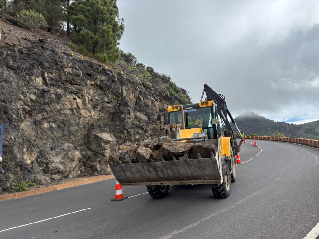 Trabajos en el Mirador de Santiago del Teide/ Lorenza de Vera.