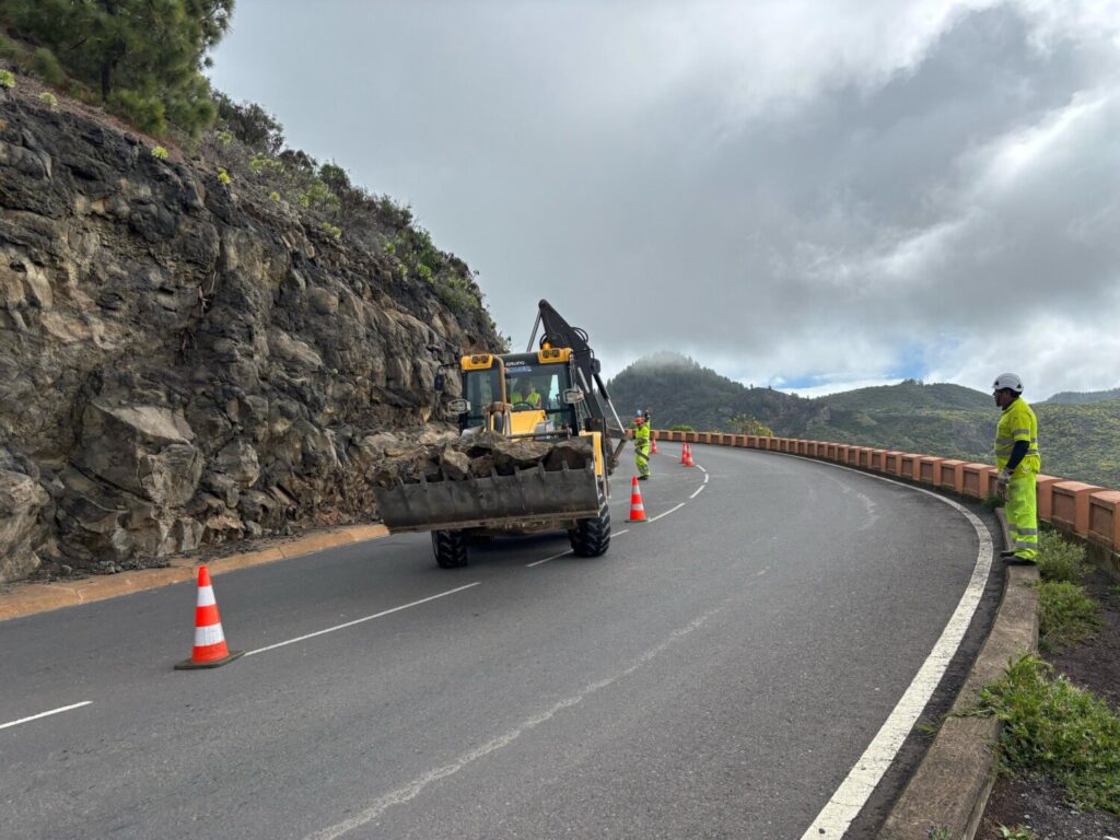 Trabajos en el Mirador de Santiago del Teide/ Lorenza de Vera.