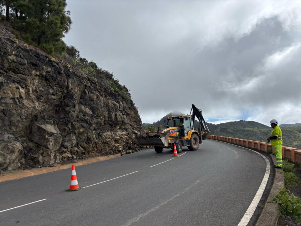 Trabajos en el Mirador de Santiago del Teide/ Lorenza de Vera.