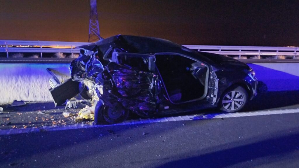 El accidente se produjo durante la noche de este lunes en la TF-1, a la altura del municipio de Granadilla de Abona