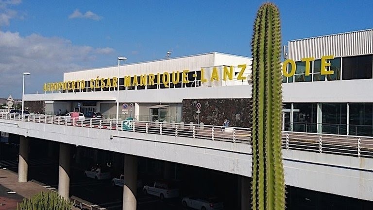 Inicia el trámite para declarar el aeropuerto de Lanzarote como área sensible para taxis