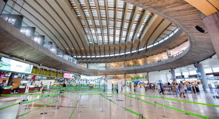 Una trabajadora de un comercio en el Aeropuerto Tenerife Norte acusada de robar mercancía