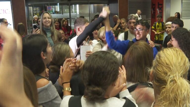 Los alumnos del centro escolar de Telde vuelven a casa tras el apagón